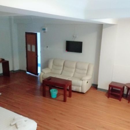 Lanmadaw Plaza Hotel China Town Янгон Экстерьер фото
