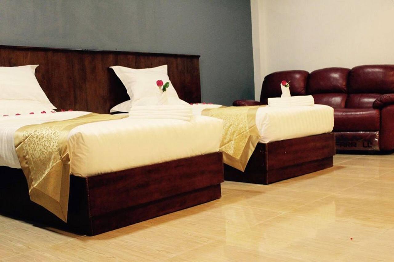 Lanmadaw Plaza Hotel China Town Янгон Экстерьер фото