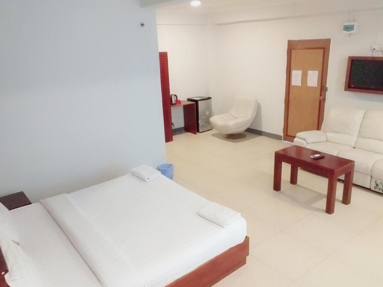 Lanmadaw Plaza Hotel China Town Янгон Экстерьер фото