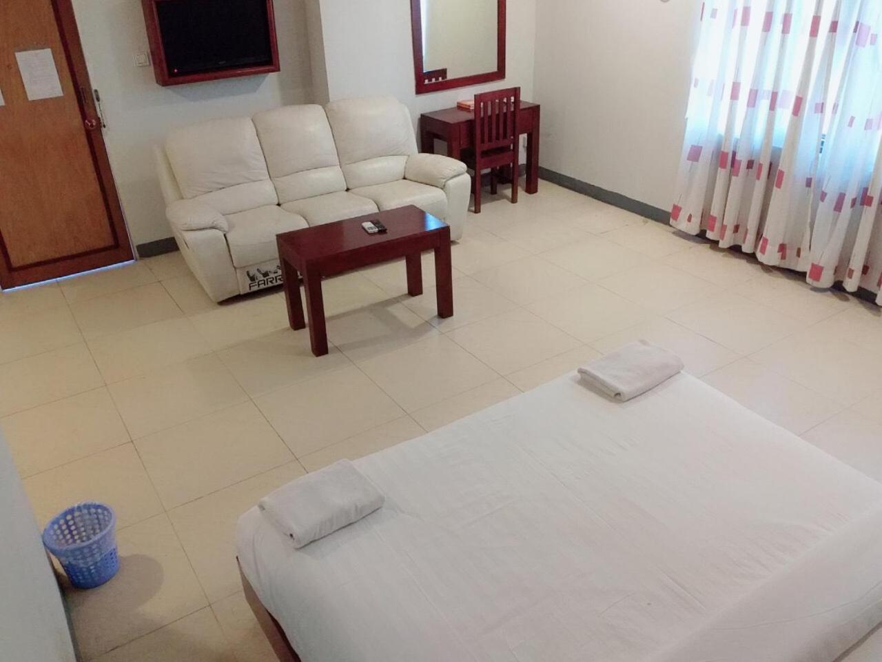 Lanmadaw Plaza Hotel China Town Янгон Экстерьер фото